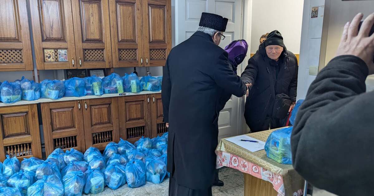 Parohia din Timișoara-Iosefin îi surprinde pe cei mai săraci enoriași cu cadouri Parohia din Timișoara-Iosefin îi surprinde pe cei mai săraci enoriași cu cadouri