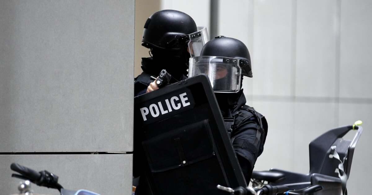 Incident șocant: Bărbat a intrat cu mașina în mall din Texas, urmărit de poliție Incident șocant: Bărbat a intrat cu mașina în mall din Texas, urmărit de poliție