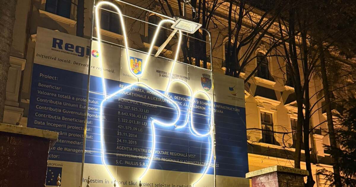 Primăria Timișoara a instalat simbolul Revoluției pe clădirile școlilor din oraș Primăria Timișoara a instalat simbolul Revoluției pe clădirile școlilor din oraș
