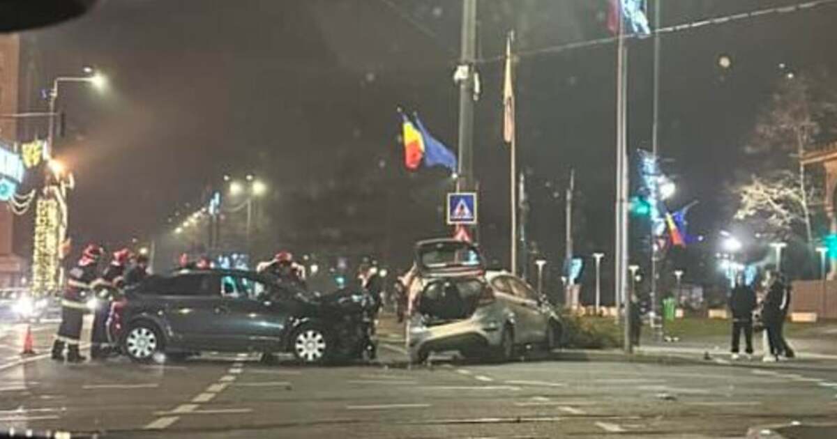 Coliziune în fața catedralei din Timișoara, fără victime înregistrate Coliziune în fața catedralei din Timișoara, fără victime înregistrate