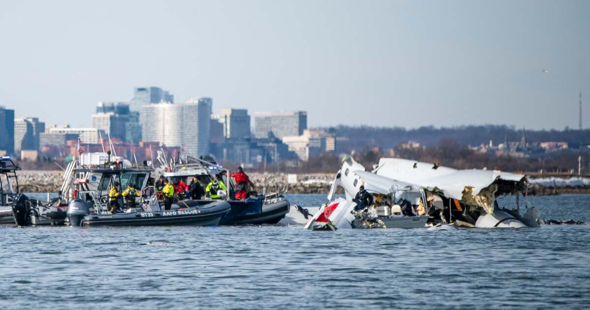 Niciun supraviețuitor în tragicul accident de avion din Washington Niciun supraviețuitor în tragicul accident de avion din Washington
