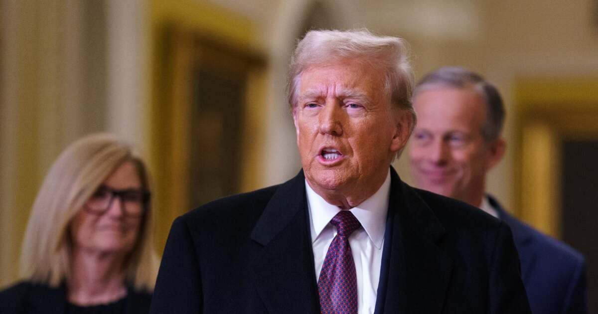 Donald Trump ia în calcul viitorul TikTok în SUA, cerând timp pentru decizie. Donald Trump ia în calcul viitorul TikTok în SUA, cerând timp pentru decizie.