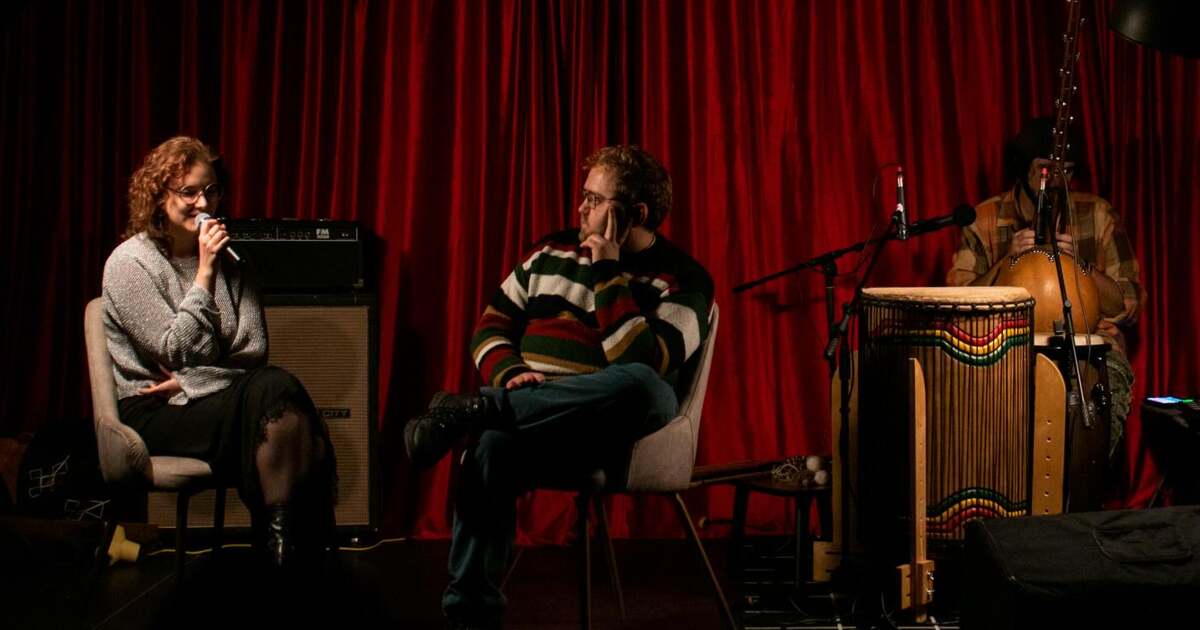 Aniversare de poezie și muzică în comuna 30 la Timișoara, cu open mic