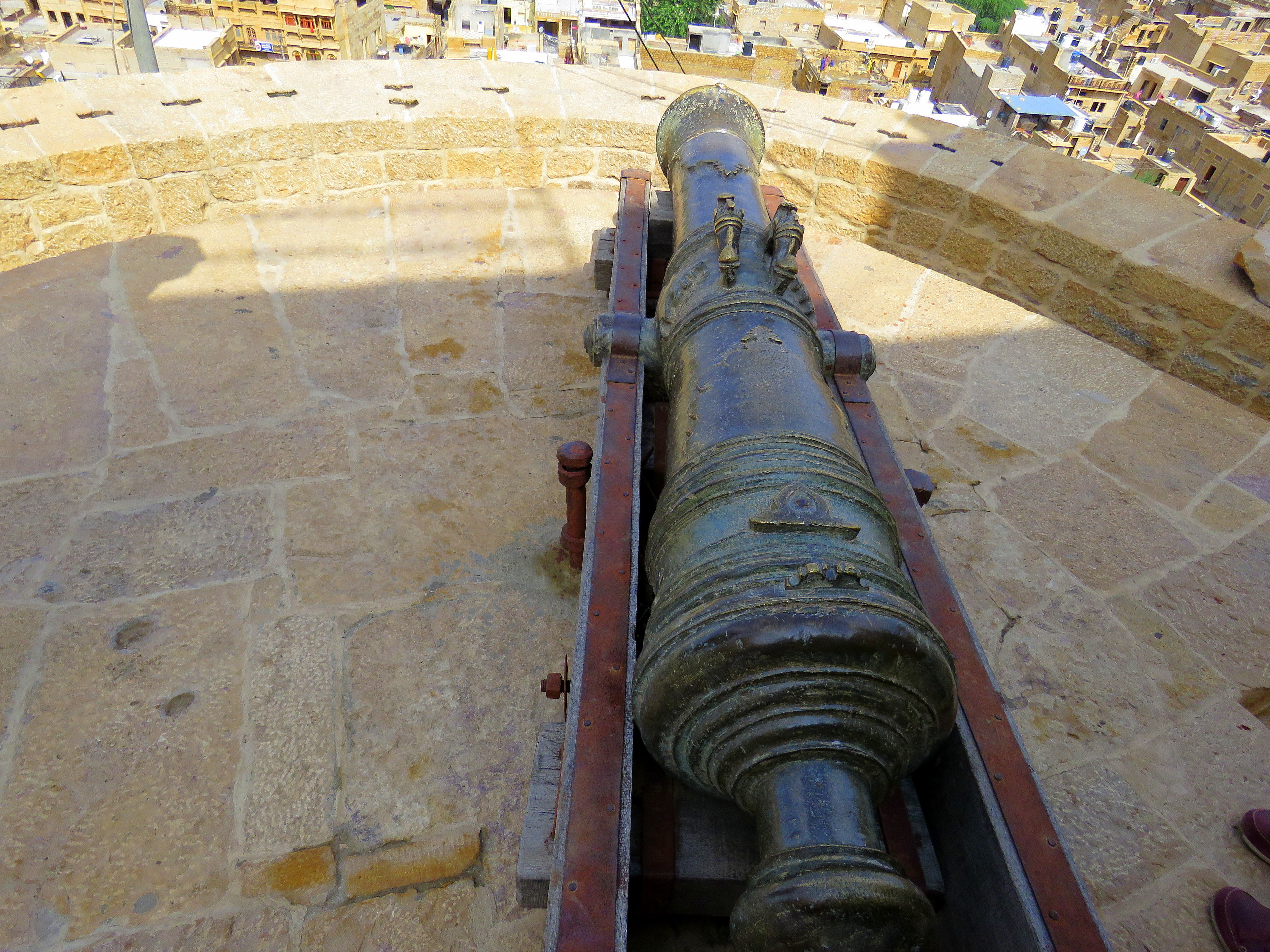 Cannon_at_Jaisalmer_Fort