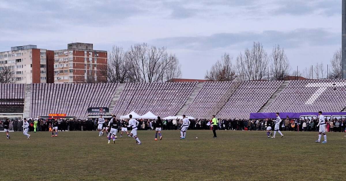 Vrei să ai o bucată din Stadionul „Dan Păltinișanu” la tine acasă?