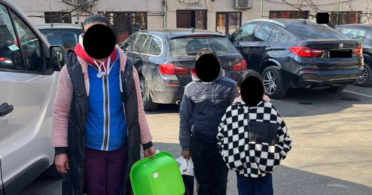 Femeie din Timișoara, găsită cerșind în frig cu copiii ei de poliție