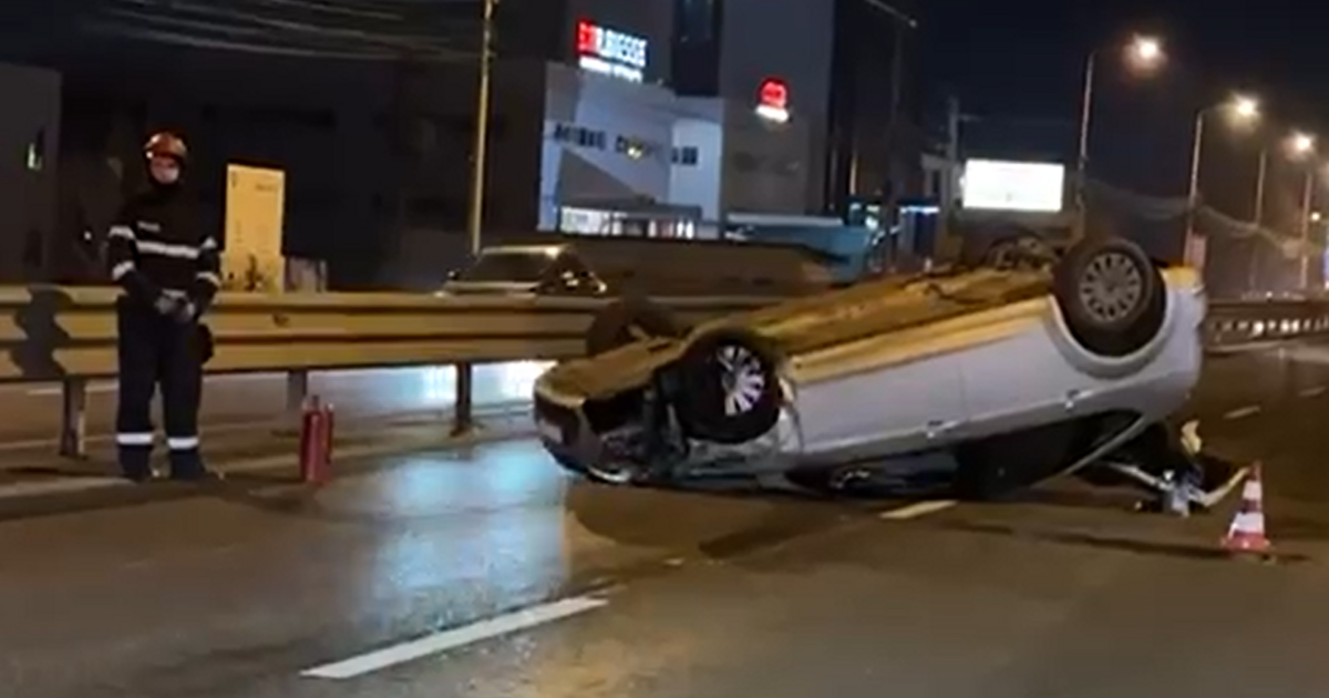 Accident grav în Timișoara: Mașină răsturnată pe Calea Lugojului, două persoane rănite Accident grav în Timișoara: Mașină răsturnată pe Calea Lugojului, două persoane rănite