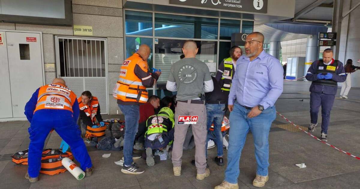 Atac cu cuțitul la Haifa: Un mort și patru răniți, atacatorul ucis de autorități Atac cu cuțitul la Haifa: Un mort și patru răniți, atacatorul ucis de autorități