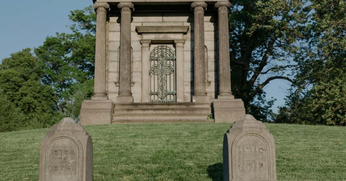 Mausoleul familiei Mocioni, profanat în cimitirul din Foeni, sub anchetă de poliție