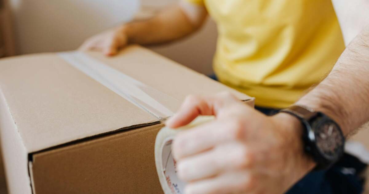 Cinci curieri români condamnați pentru furt de colete în Marea Britanie.