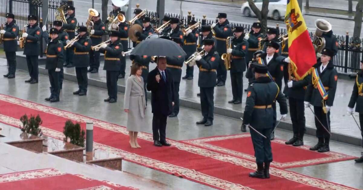 Ilie Bolojan s-a întâlnit cu Maia Sandu într-o vizită la Chișinău, moment filmat Ilie Bolojan s-a întâlnit cu Maia Sandu într-o vizită la Chișinău, moment filmat