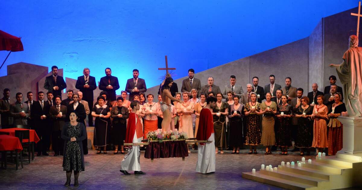 Spectacol grandios de operă în aer liber la Opera Națională din Piața Libertății Spectacol grandios de operă în aer liber la Opera Națională din Piața Libertății