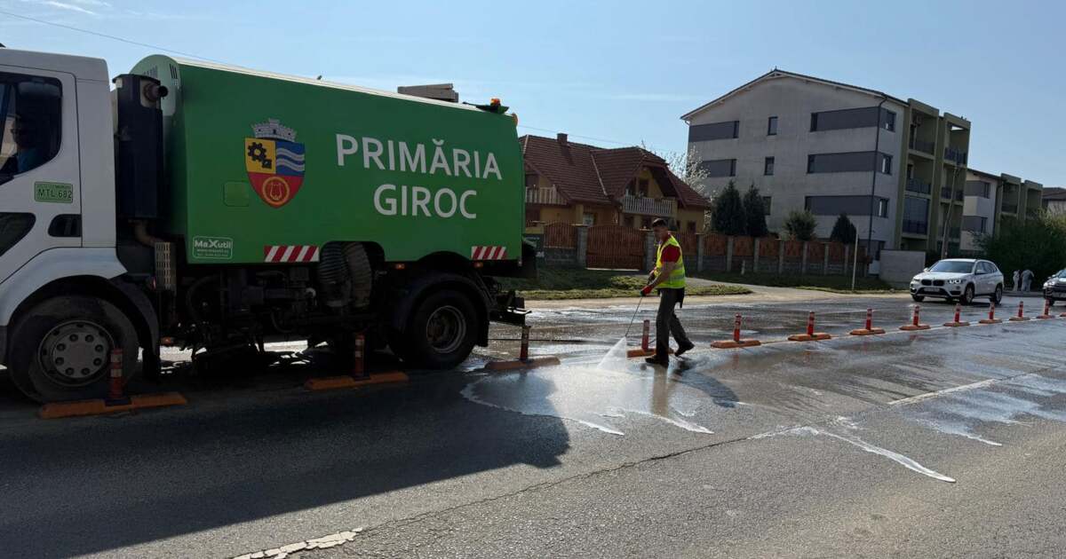 Lucrări de reparații pe Calea Timișoarei din Giroc, după curățenie intensă.