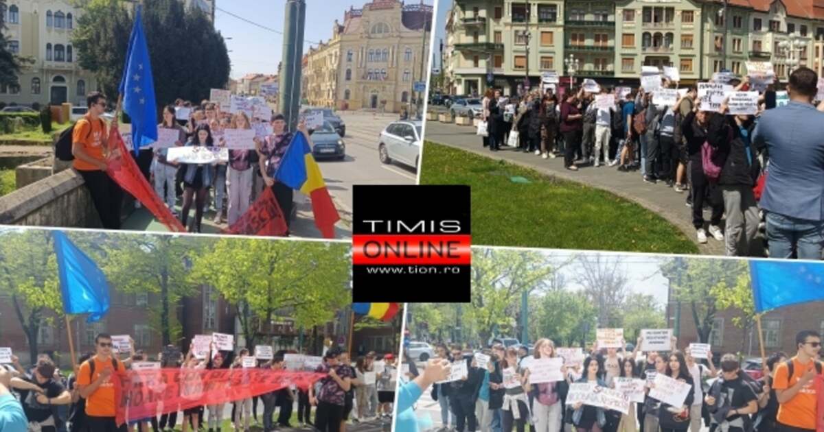 Elevii de la Liceul Tehnologic de Vest protestează în fața primăriei. Elevii de la Liceul Tehnologic de Vest protestează în fața primăriei.