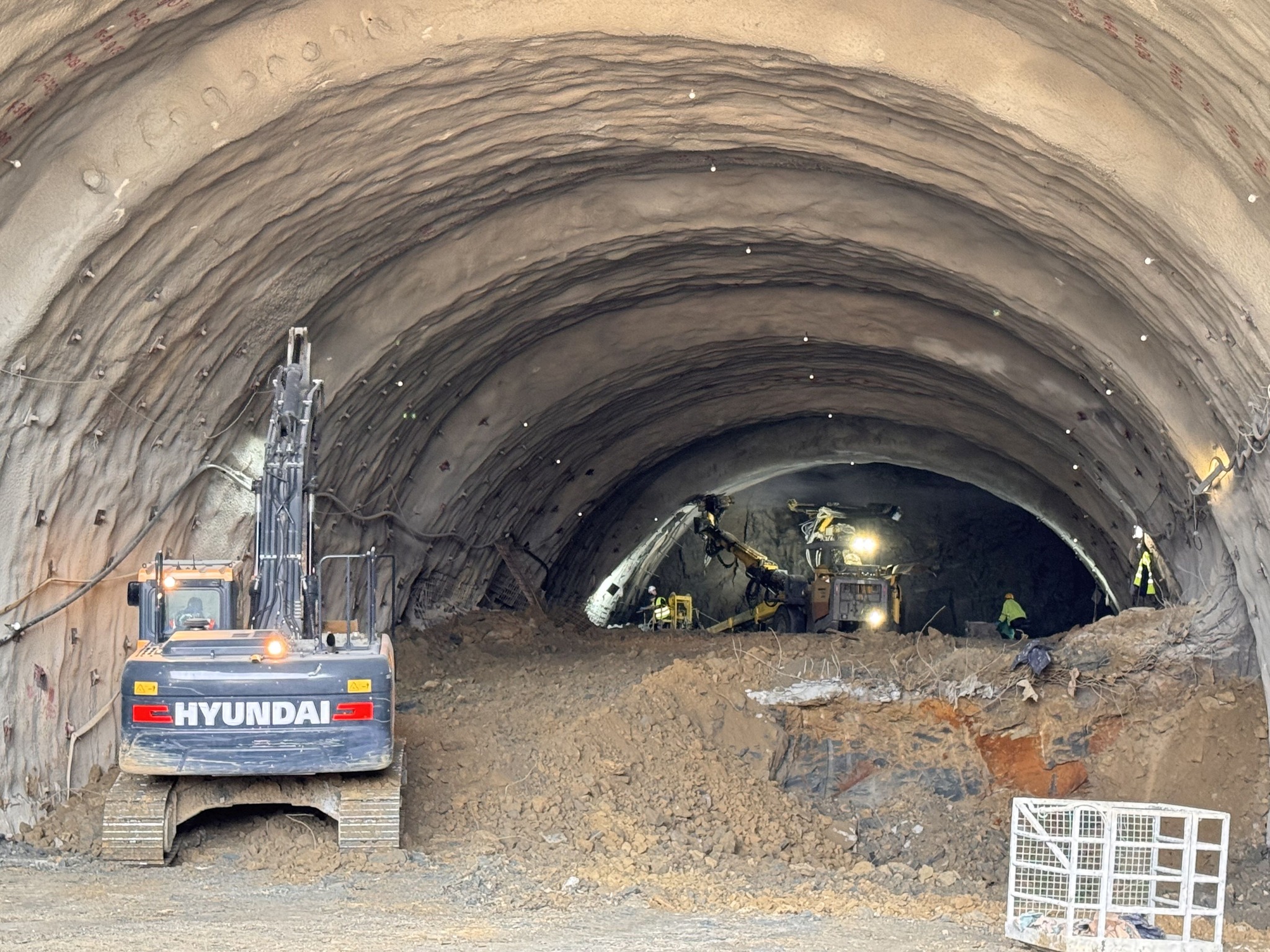 tuneluri margina holdea - aprilie 2025 (17)