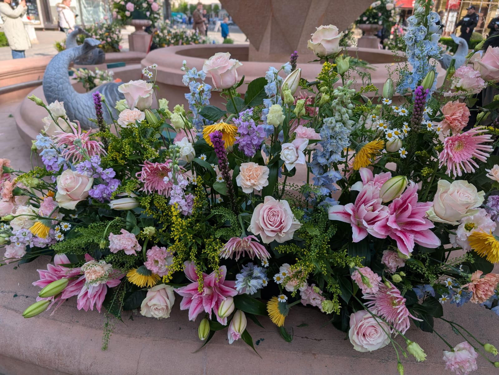 fantana cu pesti florii (2)