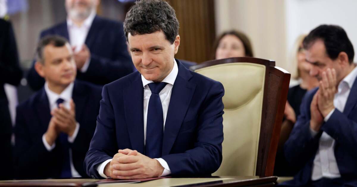 Negocierile pentru formarea noului guvern demarează marți. Negocierile pentru formarea noului guvern demarează marți.