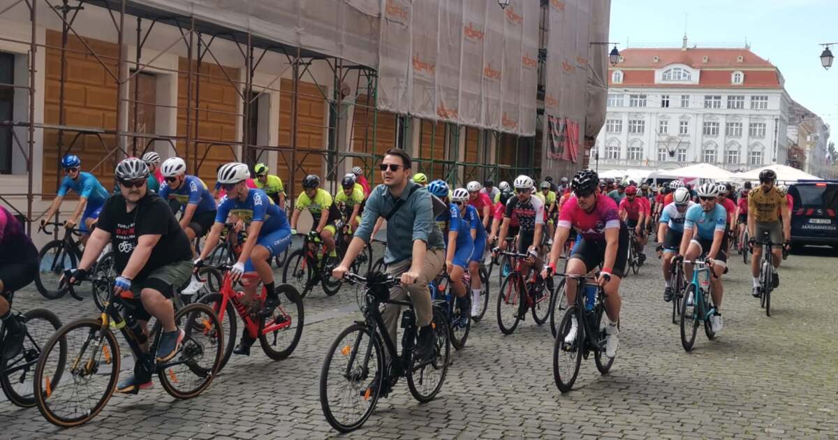 VIDEO. A patra ediție a Turului Ciclist Bartók: Zeci de iubitori ai pedalării au plecat la drum VIDEO. A patra ediție a Turului Ciclist Bartók: Zeci de iubitori ai pedalării au plecat la drum
