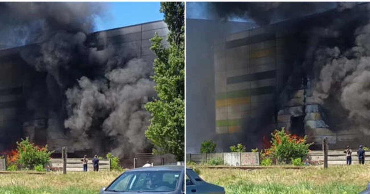 VIDEO. Incendiu devastator la un mall din Arad, pompierii din Timiș au intervenit. VIDEO. Incendiu devastator la un mall din Arad, pompierii din Timiș au intervenit.