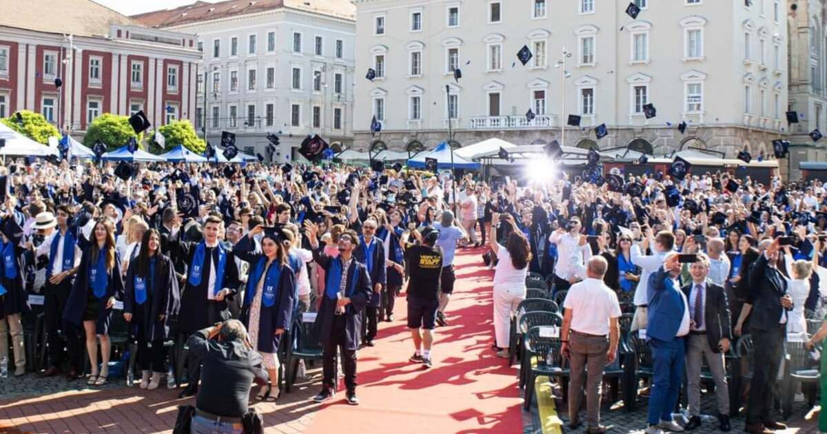 Ceremonia de Absolvire UVT 2025 din Timișoara va aduce un invitat surpriză! Ceremonia de Absolvire UVT 2025 din Timișoara va aduce un invitat surpriză!