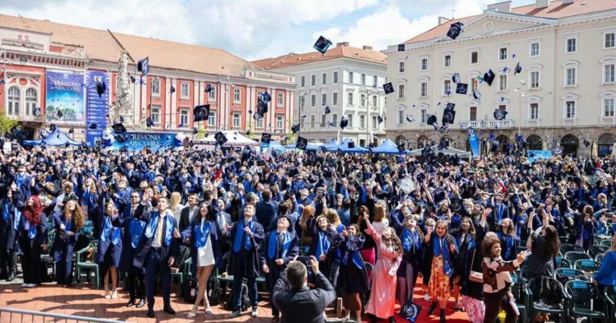 UVT sărbătorește absolvenții unei noi promoții. Rectorul UVT: „În viață câștigi sau înveți.” UVT sărbătorește absolvenții unei noi promoții. Rectorul UVT: „În viață câștigi sau înveți.”