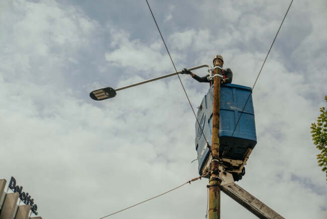 Poza pentru articolul Iluminatul public din Moșnița Nouă va fi modernizat și extins. Contractul a fost semnat