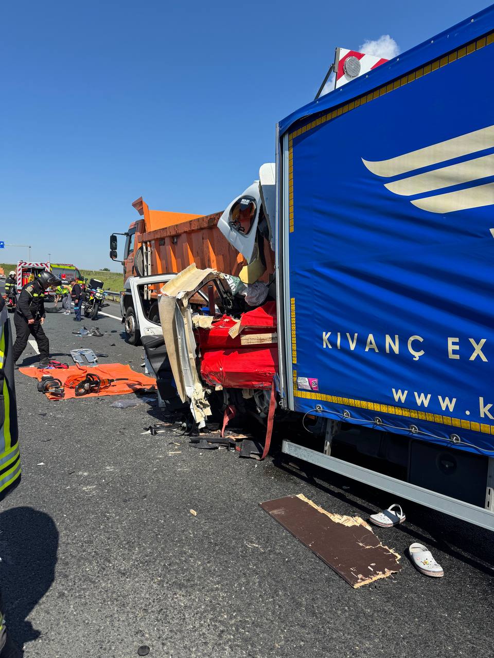 autoutilitară și camion accident (1)