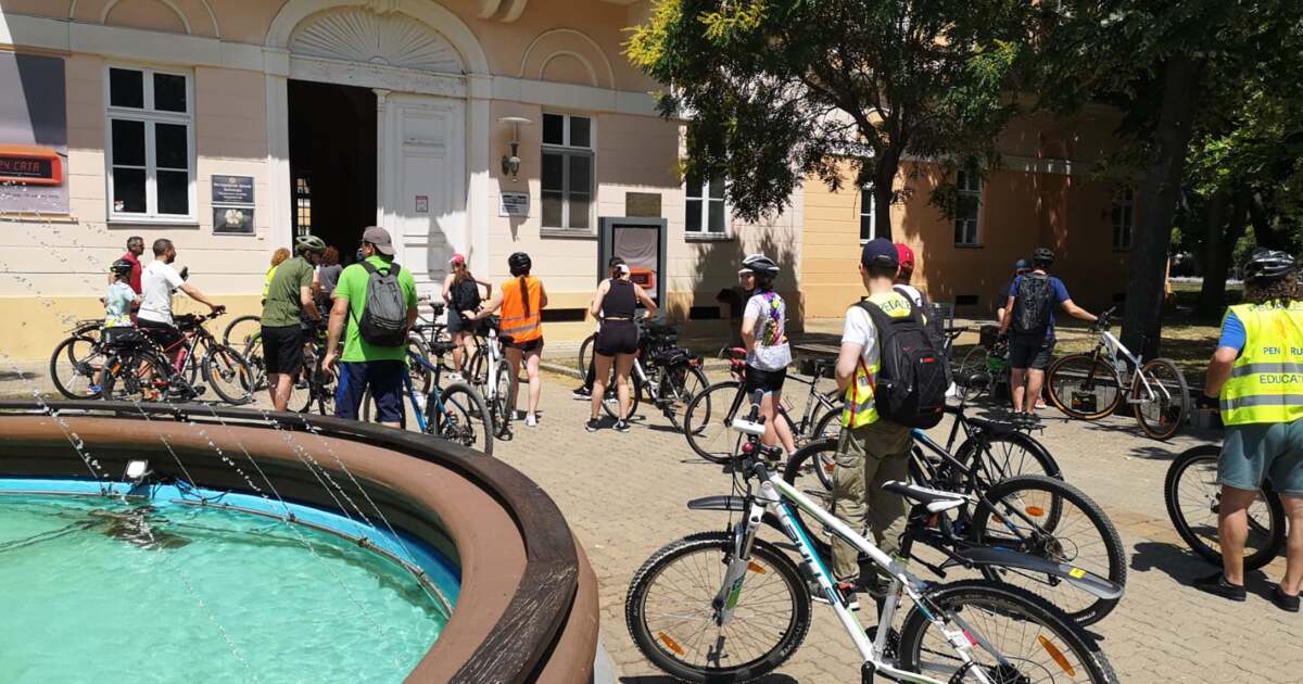 Un velotur tematic în Timiș: „Povestiri pe roți” – pedalăm prin amintirile deportărilor. Un velotur tematic în Timiș: „Povestiri pe roți” – pedalăm prin amintirile deportărilor.