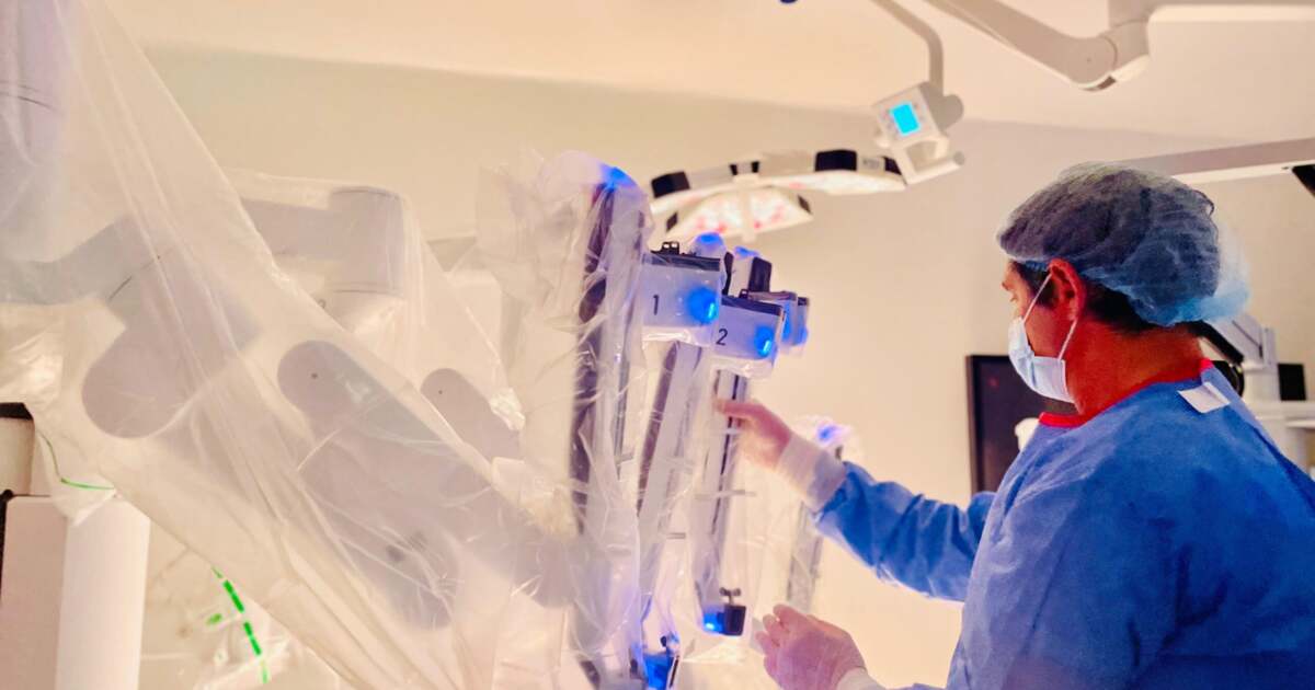 Chirurgia robotică în ginecologie: cum tehnologia îmbunătățește expertiza chirurgilor. Voicu Si…