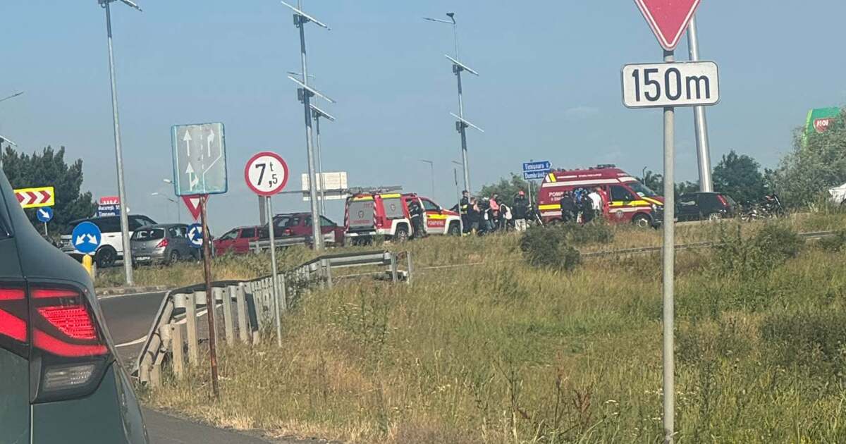 Accident grav între o mașină și o motocicletă în apropierea Giarmatei: o tânără rănită Accident grav între o mașină și o motocicletă în apropierea Giarmatei: o tânără rănită