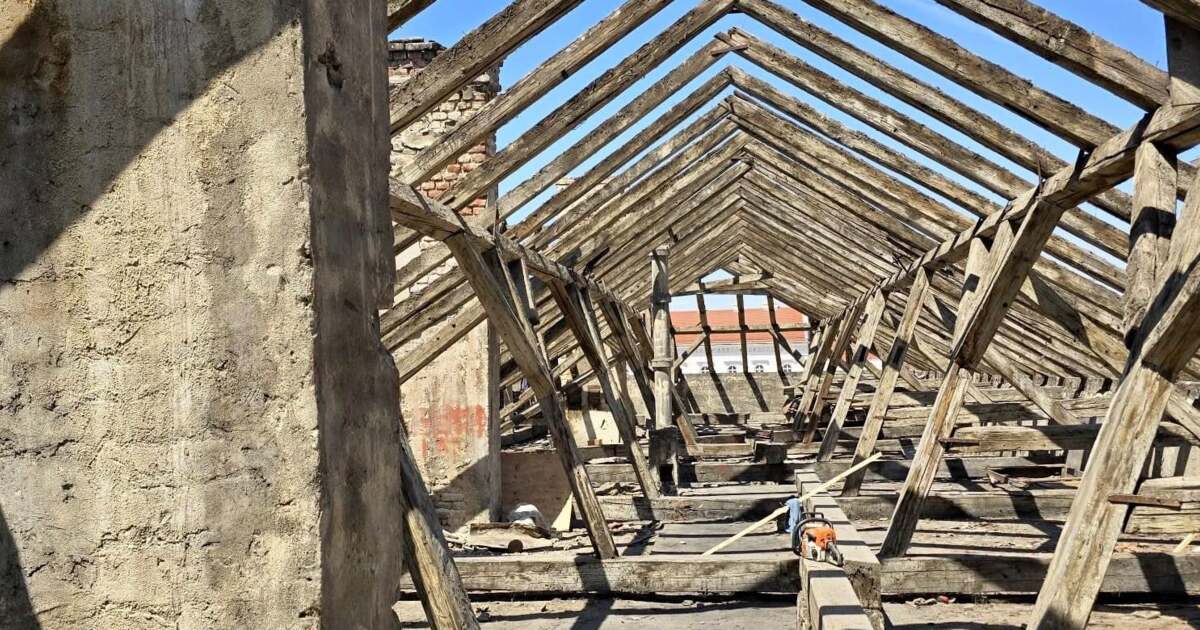 Transformare spectaculoasă: Biblioteca Județeană din Piața Libertății, din ruină în clădire cu lift panoramic! Transformare spectaculoasă: Biblioteca Județeană din Piața Libertății, din ruină în clădire cu lift panoramic!