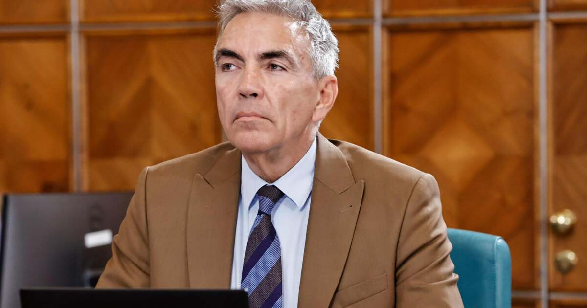 Dragoș Anastasiu își dă demisia din funcția de vicepremier în urma scandalului de mită. Dragoș Anastasiu își dă demisia din funcția de vicepremier în urma scandalului de mită.