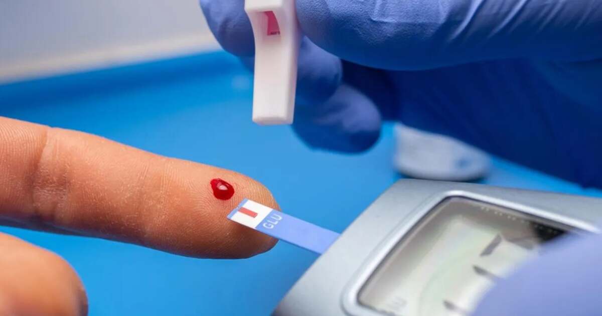 Monitorizarea glicemiei: De ce este esențială și ce riscuri pot apărea? Monitorizarea glicemiei: De ce este esențială și ce riscuri pot apărea?