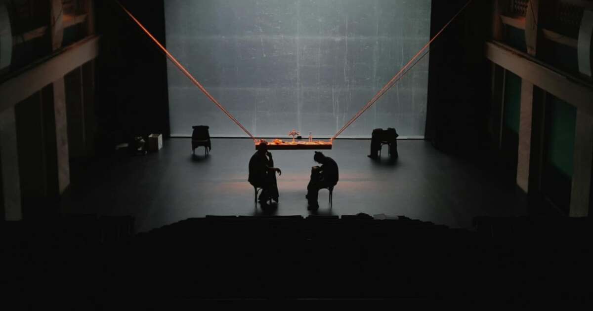 „Frații Karamazov: o poveste captivantă despre copii și întuneric în teatru, la Timișoara” „Frații Karamazov: o poveste captivantă despre copii și întuneric în teatru, la Timișoara”