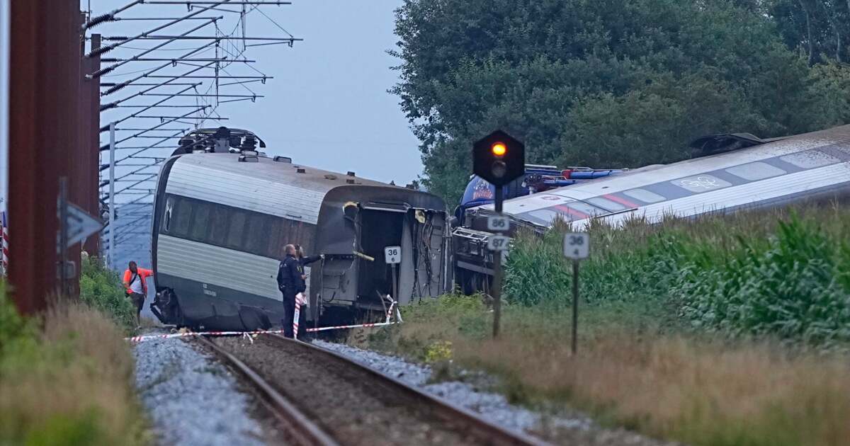 Accident feroviar în Danemarca: o persoană decedată, mai multe rănite în coliziune. Accident feroviar în Danemarca: o persoană decedată, mai multe rănite în coliziune.