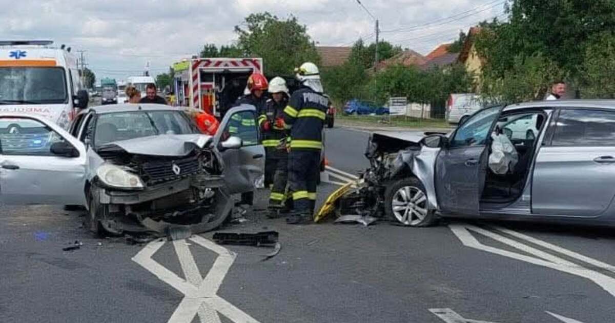 VIDEO: Trei persoane rănite într-un accident la Șag cu mai multe mașini implicate VIDEO: Trei persoane rănite într-un accident la Șag cu mai multe mașini implicate