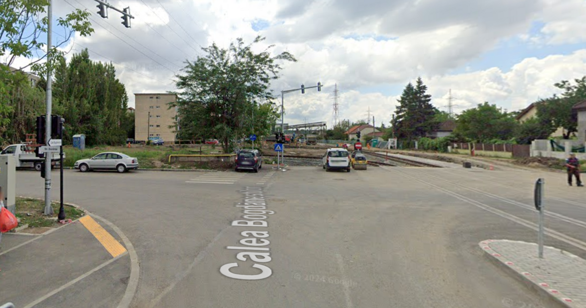 Se demolează peronul de pe Bogdăneștilor la sfârșitul traseului tramvaiului 5. Se demolează peronul de pe Bogdăneștilor la sfârșitul traseului tramvaiului 5.