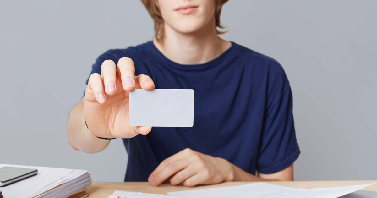 Ministerul îndeamnă părinții să valorifice sumele nefolosite de pe cardurile educaționale 2025-2026.