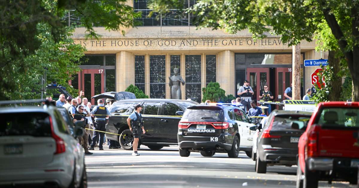 Atac armat la o școală catolică din Minneapolis: tragedie cu doi copii morți și 17 răniți.