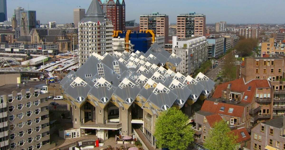 FOTO: Kubuswoningen – arhitectură inedită în forme neobișnuite FOTO: Kubuswoningen – arhitectură inedită în forme neobișnuite