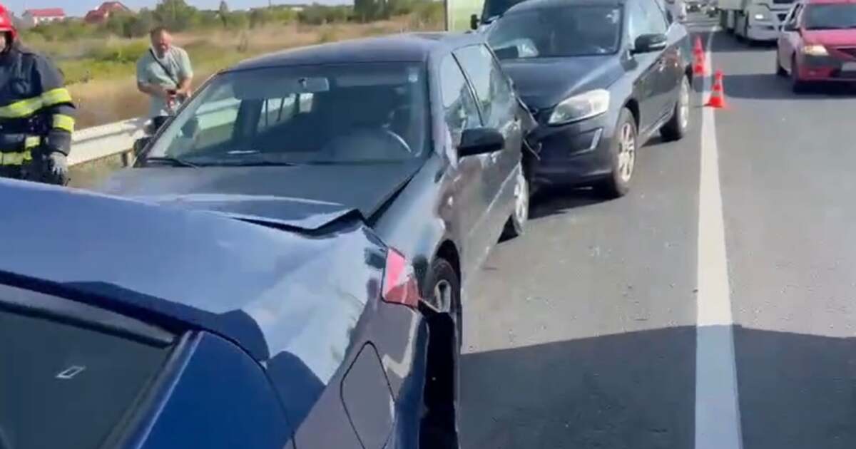 Accident pe Centura Timișoarei: patru mașini avariate și zece persoane afectate. Accident pe Centura Timișoarei: patru mașini avariate și zece persoane afectate.