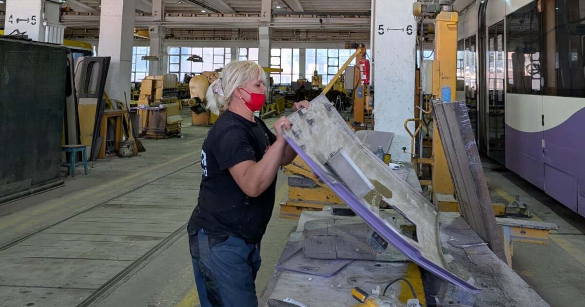 Larissa Danzwith, artistă pe tramvaie de 40 de ani: „Fără muncă, nu am energie”