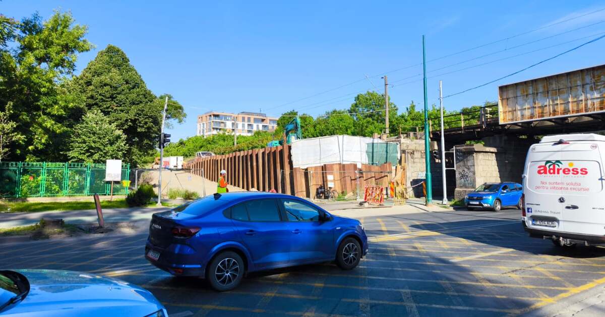 Liniile de autobuz și troleibuz vor circula deviat noaptea, din cauza lucrărilor la pasaj. Liniile de autobuz și troleibuz vor circula deviat noaptea, din cauza lucrărilor la pasaj.