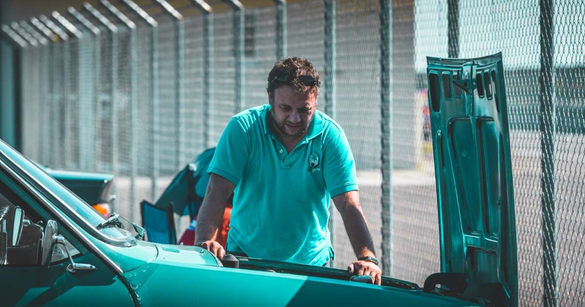 Ciprian Zaharie, președinte Retromobil Club Timiș: „Un club pentru pasionații cu resurse financiare” Ciprian Zaharie, președinte Retromobil Club Timiș: „Un club pentru pasionații cu resurse financiare”