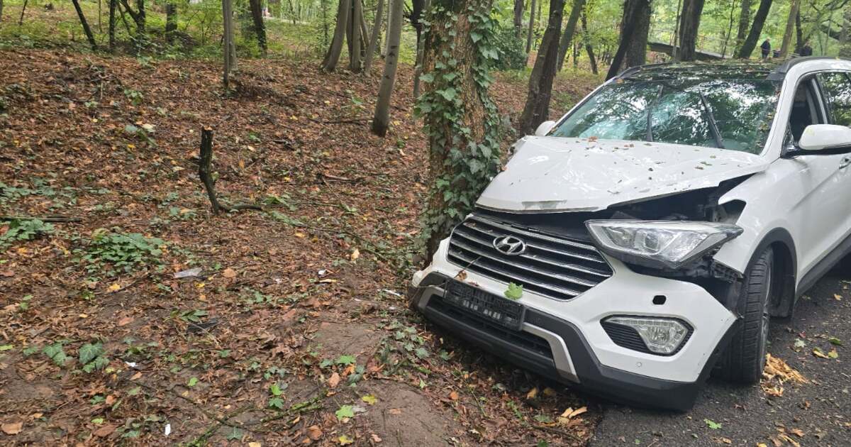 Accident la Deta: un șofer își acuză soția pentru propria greșeală la volan.