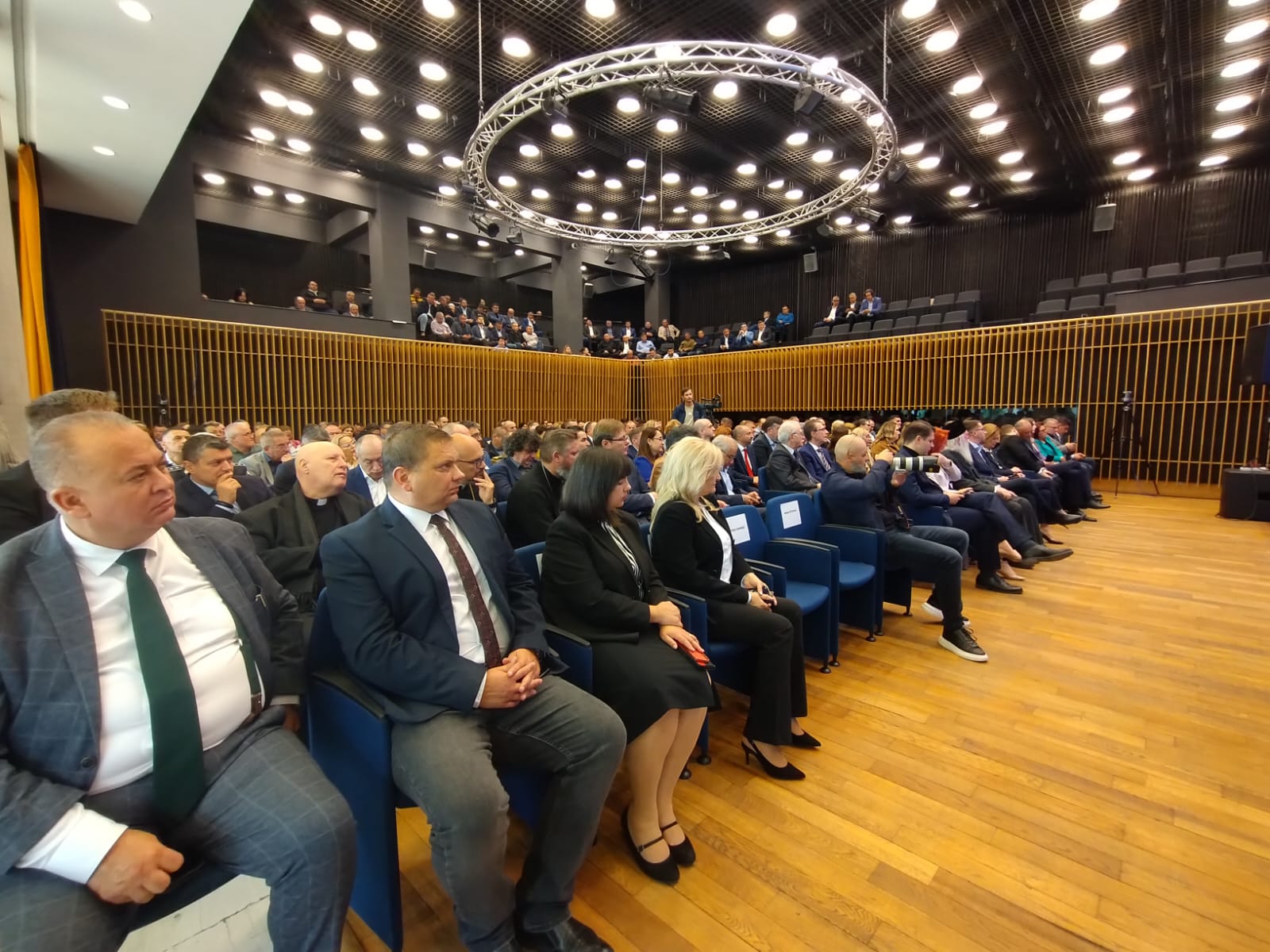 sala multifunctionala (4)