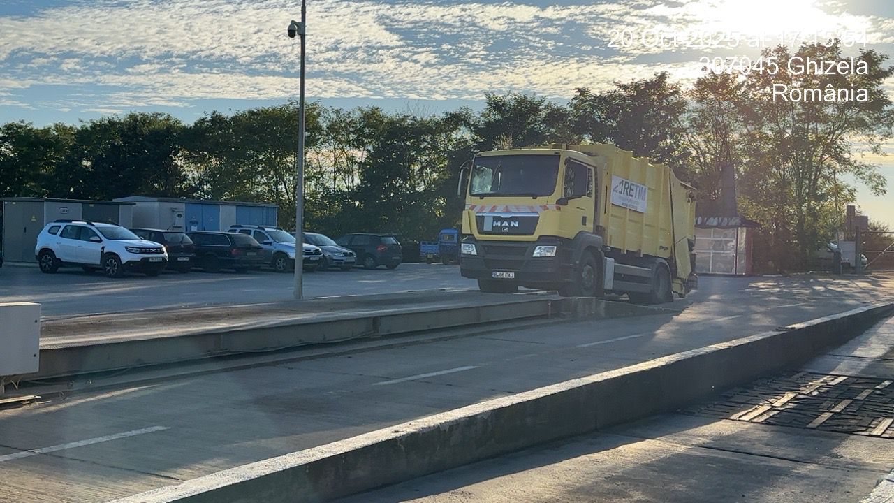 WhatsApp Image 2025-10-20 at 17.57.00 (1)