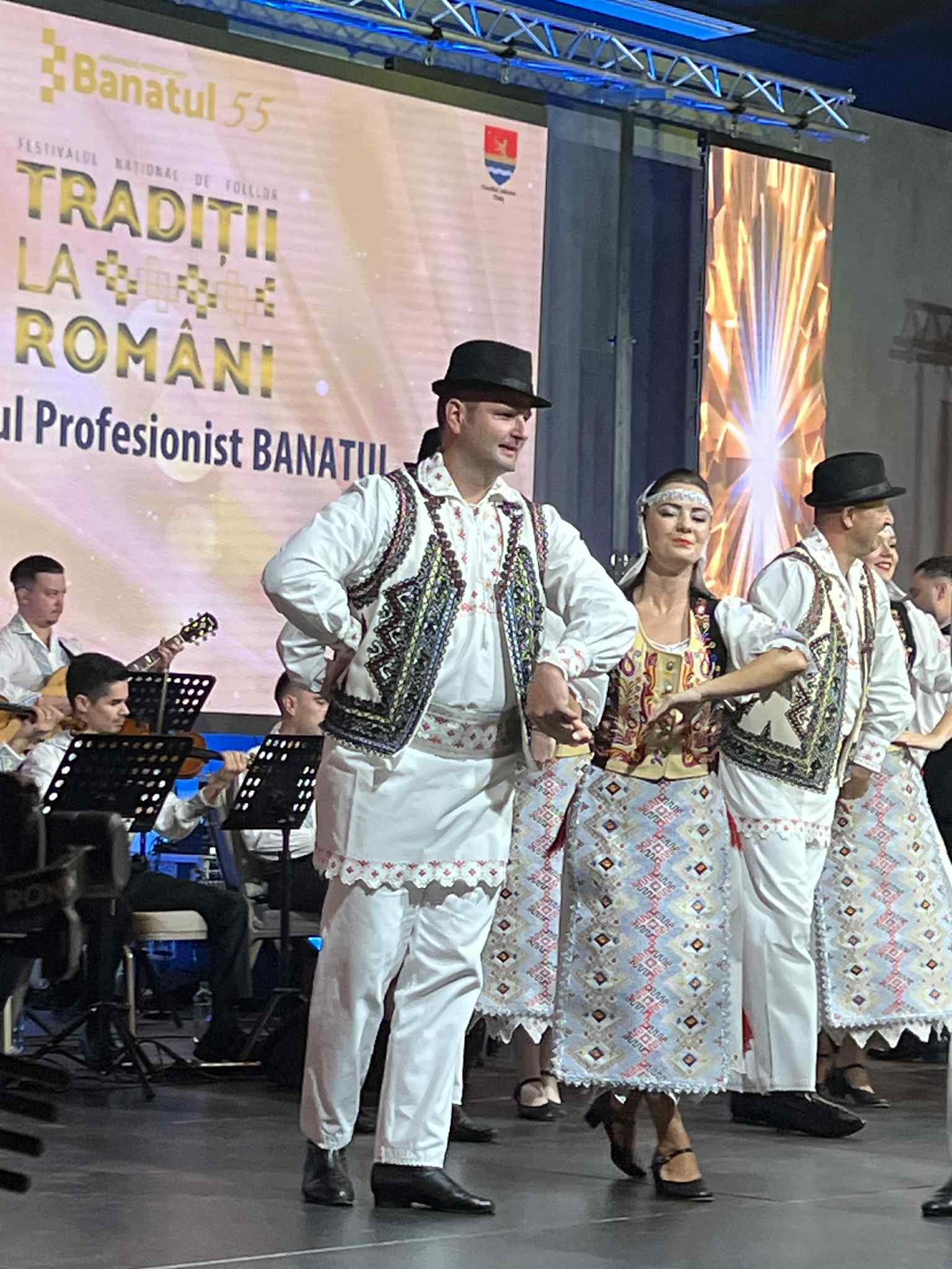 Traditii la Romani prima seara (2)