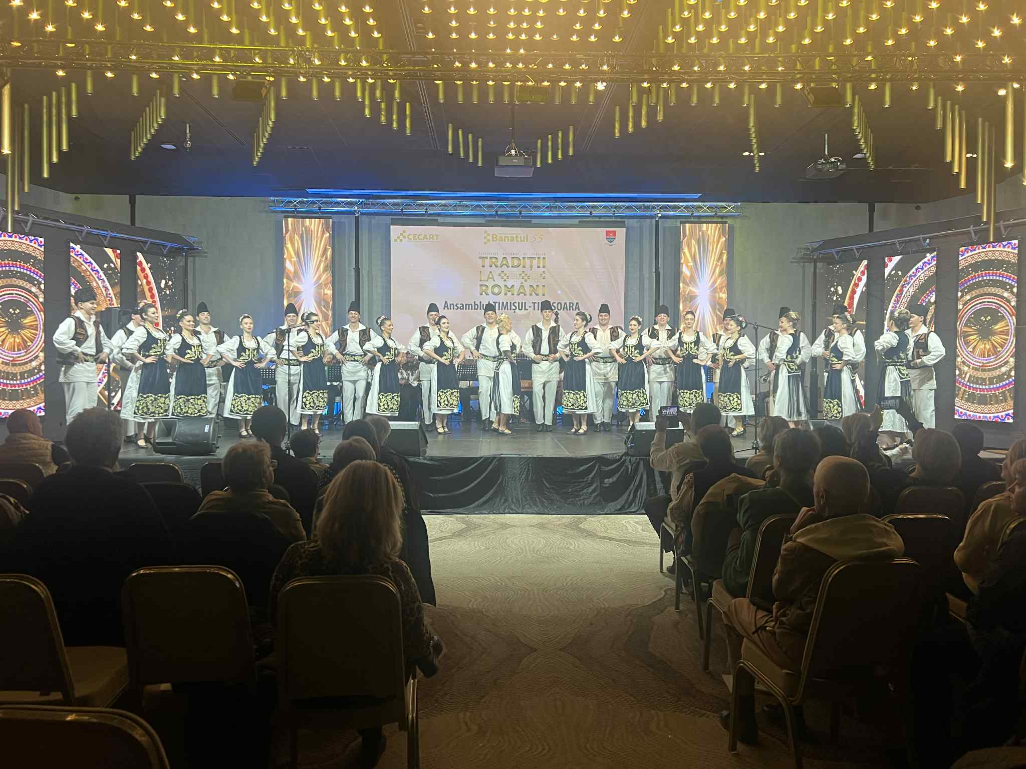 Traditii la Romani prima seara (7)