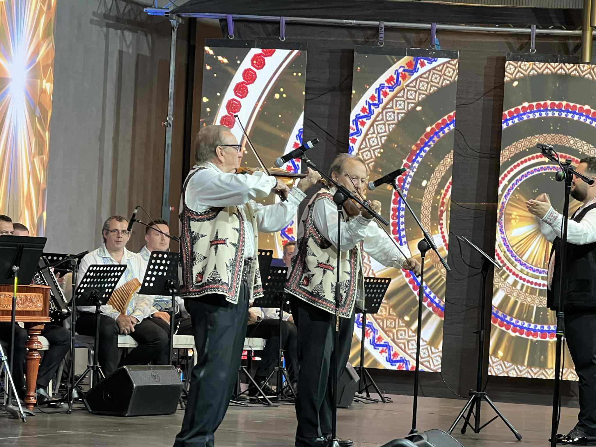 Traditii la Romani prima seara (8)